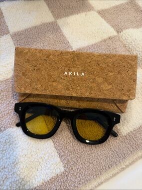 AKILA Black Sunglasses with Yellow Lenses